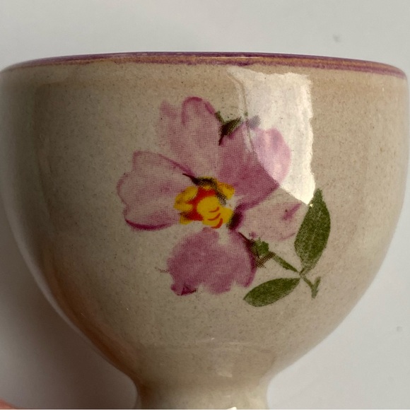 2 Egg Cups Pottery Signed Beige Pink Trim Flowers EUC Breakfast Eggs Easter - Picture 11 of 16